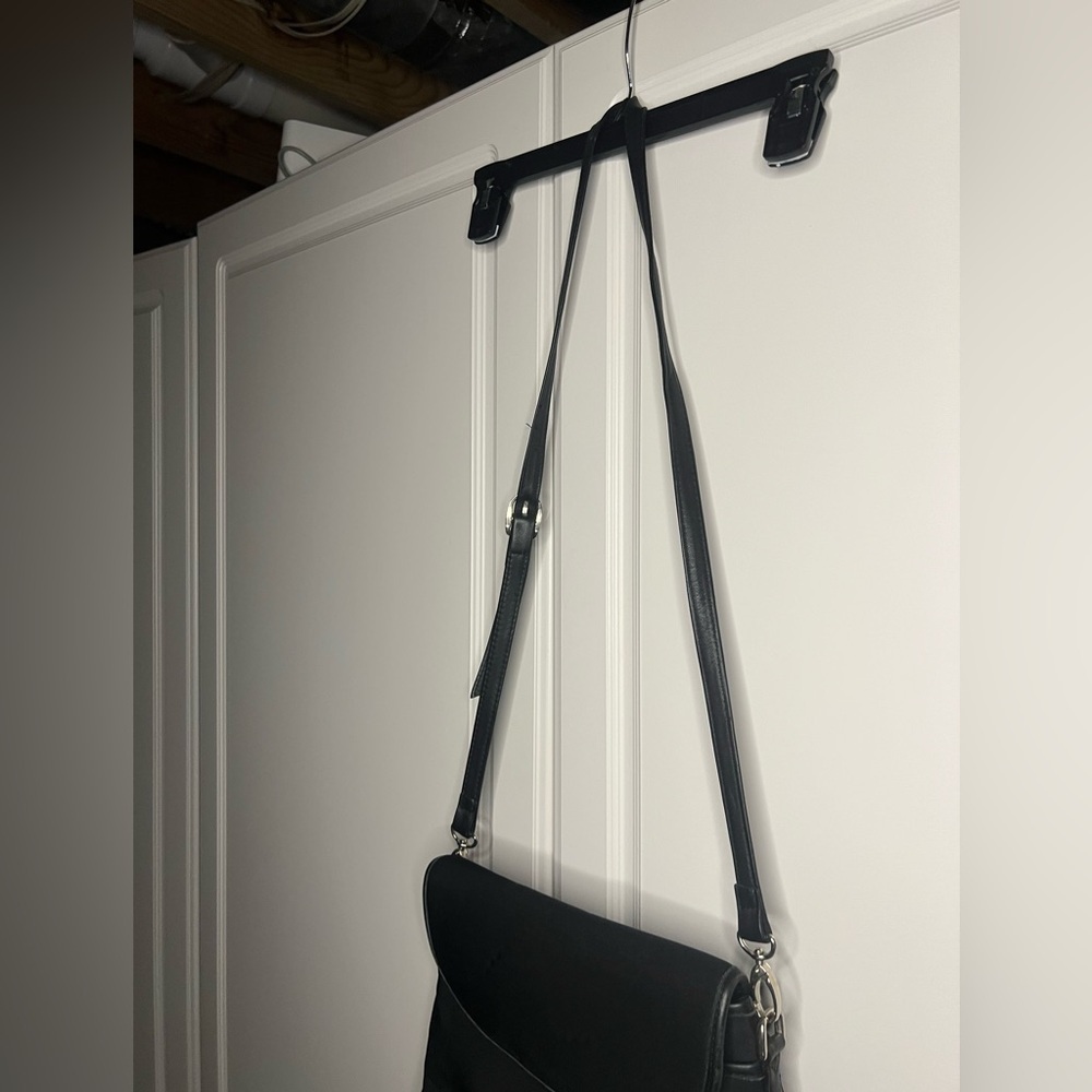 Franklin Covey Microfiber Napa Leather Shoulder Bag - Picture 4 of 10
